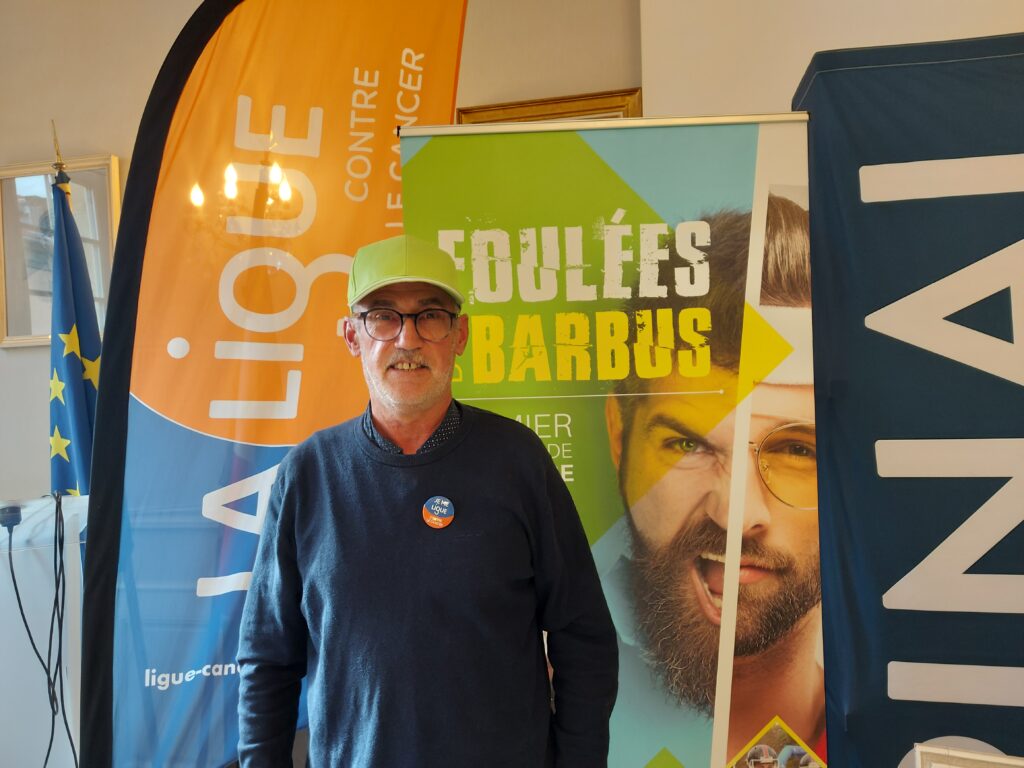 Jacky Schneider, Président du comité des Vosges La Ligue contre le cancer et organisateur des Foulées des Barbus, avec la casquette verte des Foulées des Barbus